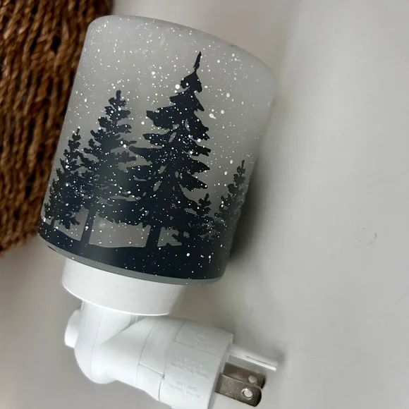 Scentsy wall plug in - Picture 2 of 2